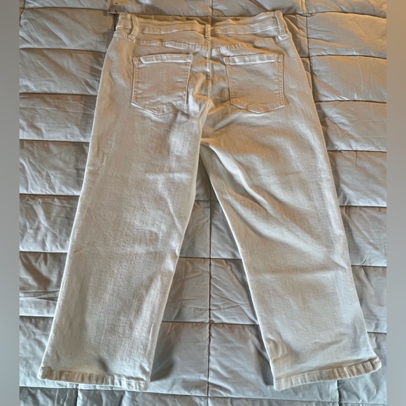 NWT Liz Claiborne white Mid-Rise Sara Crop pants. Women’s size 8. - Picture 4 of 9